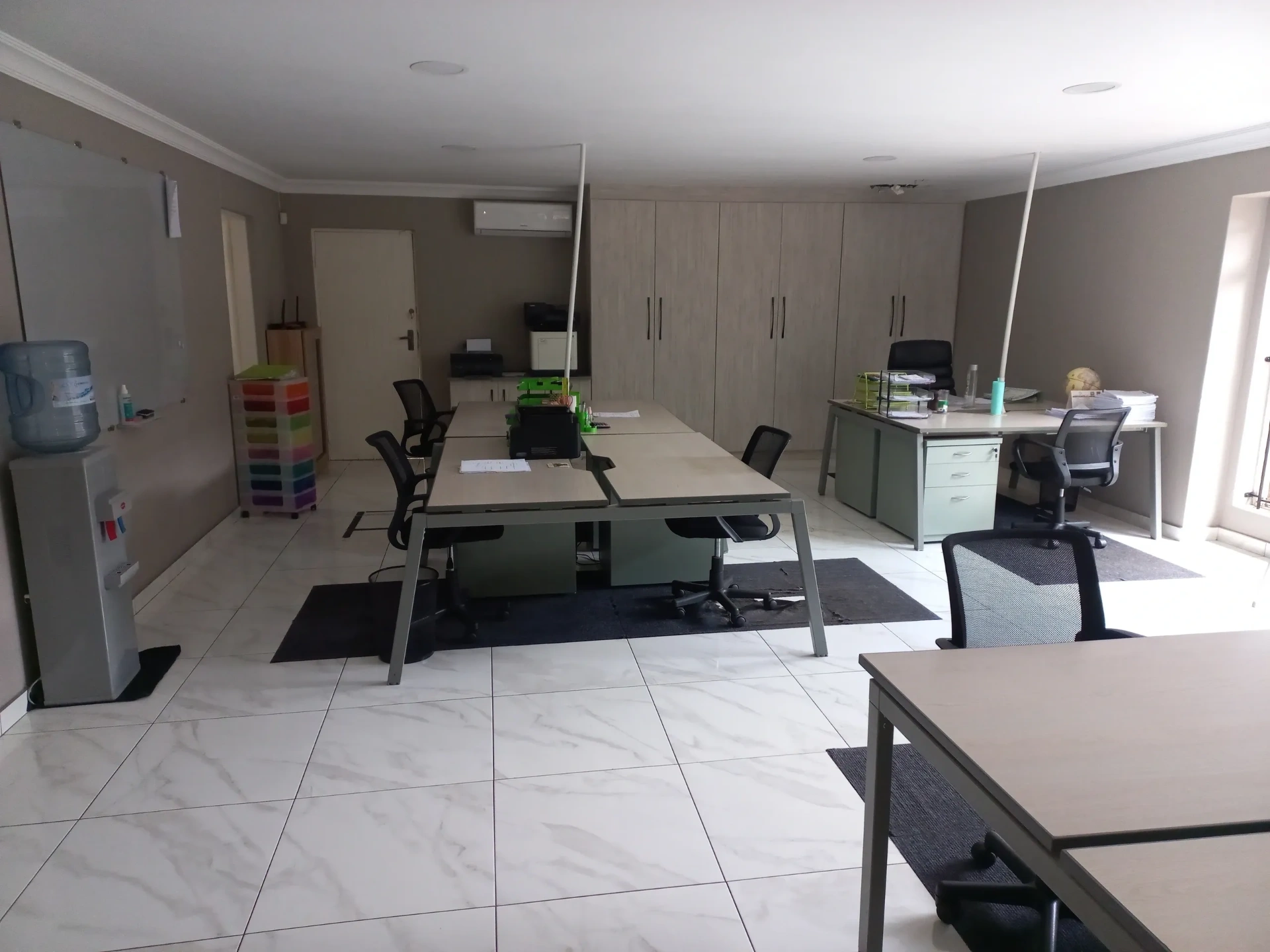 Maestro Assist open-plan workspace